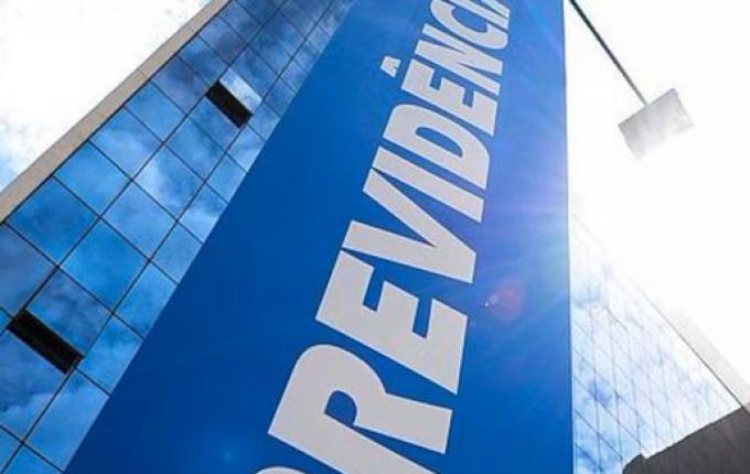 Lula sanciona lei que concede bônus a servidores do INSS para reduzir filas