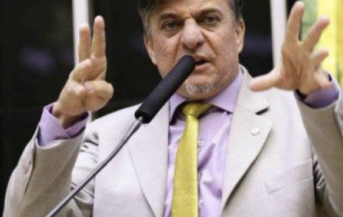 Deputado federal propõe amputação das mãos de políticos envolvidos em corrupção