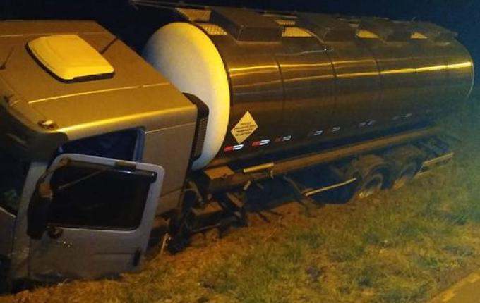 Colisão frontal deixa dois feridos em São José do Cedro