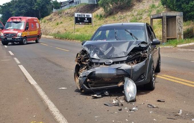 Colisão lateral envolve dois veículos na SC 163, em São João do Oeste