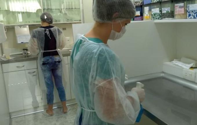 Anvisa autoriza farmácias de manipulação para venda de álcool gel