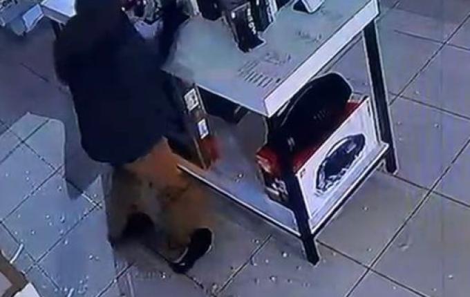 Loja de celulares é alvo de furto em Descanso e prejuízo chega a R$ 30 mil