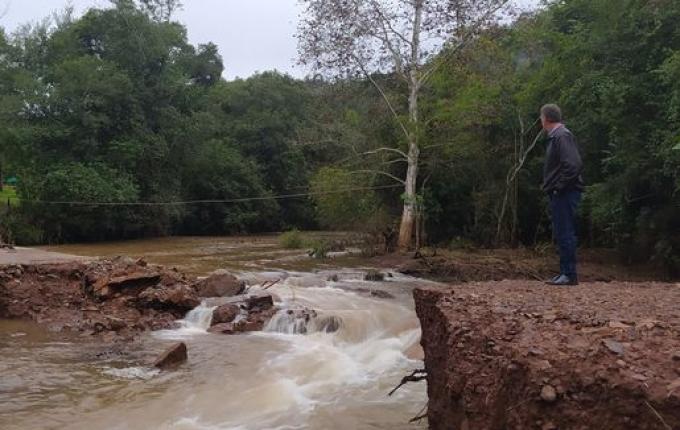 Pontes estão interditadas em decorrência das chuvas em Santa Helena
