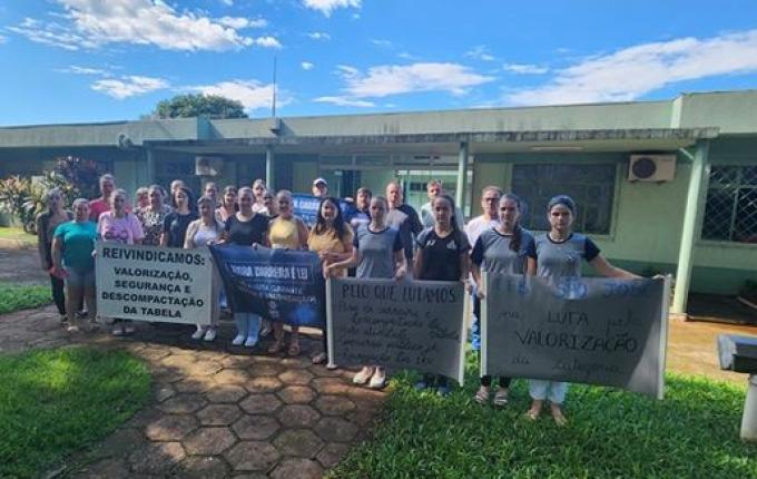 Professores em greve se reúnem com prefeito em Itapiranga