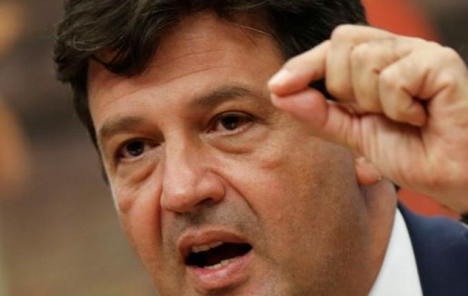 Ministro defende adiar eleições e antecipar formatura de estudantes de medicina