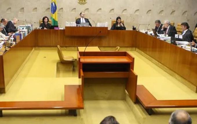 Maioria do STF vota por manter símbolos religiosos em órgãos públicos