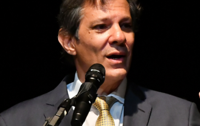 Governo não reajustará IR neste ano para manter meta fiscal, mas custo político deve ser alto