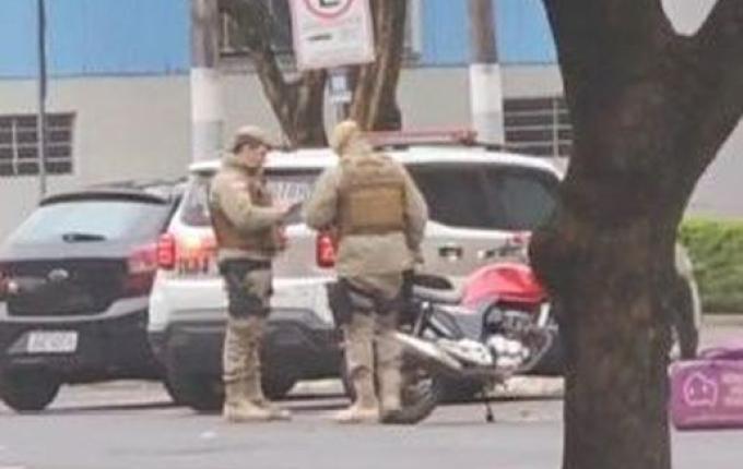 Adolescente atropela policial durante fuga e acaba apreendido em SMOeste