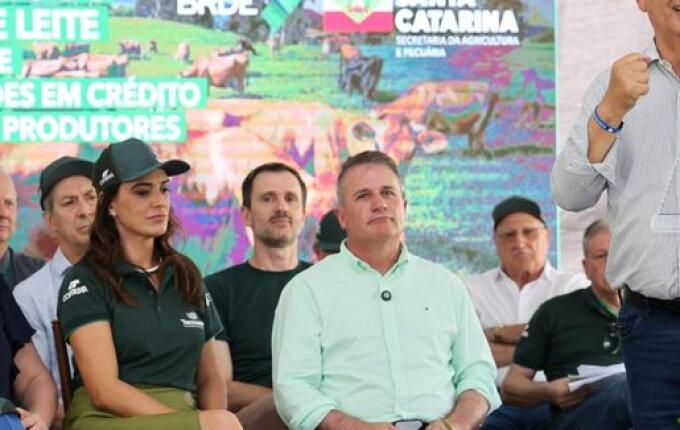 Governo de SC lança linha de crédito de R$ 240 milhões para produtores de leite