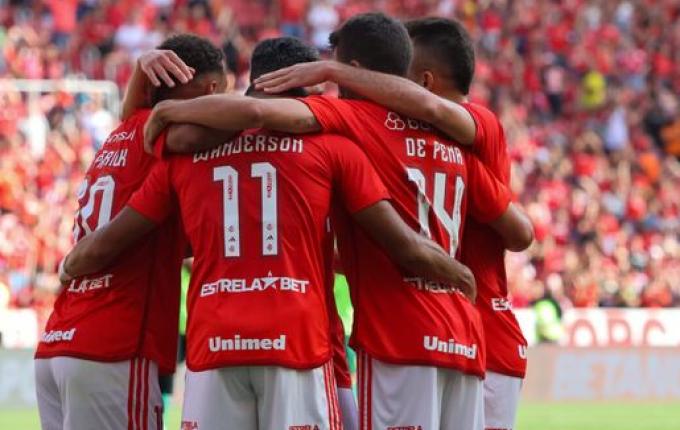 Inter goleia o Ypiranga e assume liderança do Gauchão
