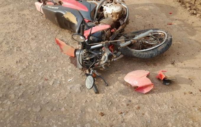 Menor sofre ferimentos em colisão de moto em Anchieta