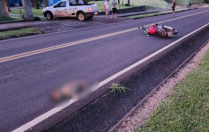Homem fica ferido em queda de motocicleta após colisão com cachorro em Itapiranga