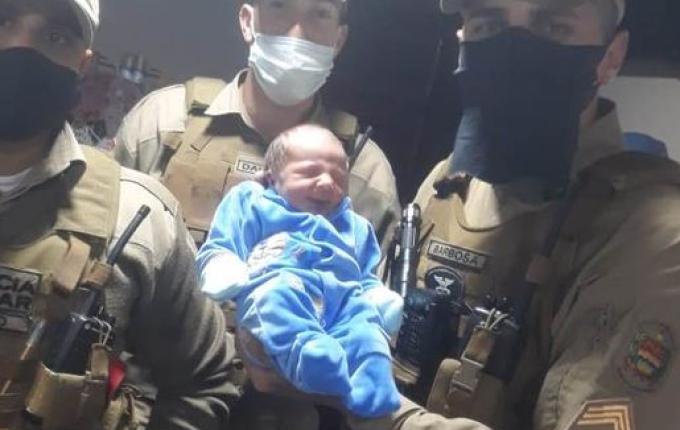 Policiais Militares realizam primeiros socorros e ajudam a salvar vida de bebê engasgado