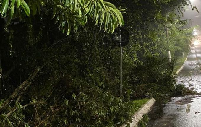 Temporal deixa quase 4 mil unidades sem energia no Extremo Oeste