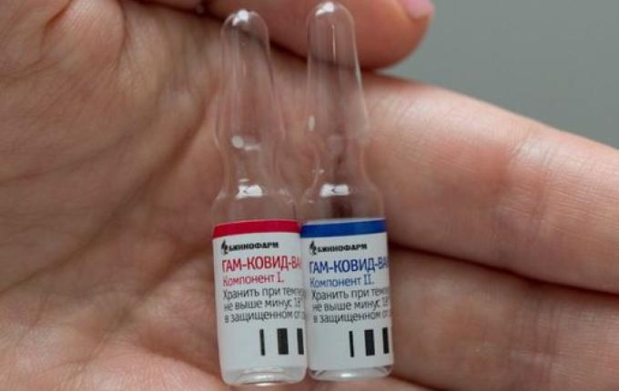 Primeiro lote da vacina russa contra Covid-19 é liberado para a população