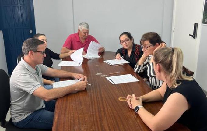 Guaraciaba amplia vagas de estacionamento com terrenos cedidos