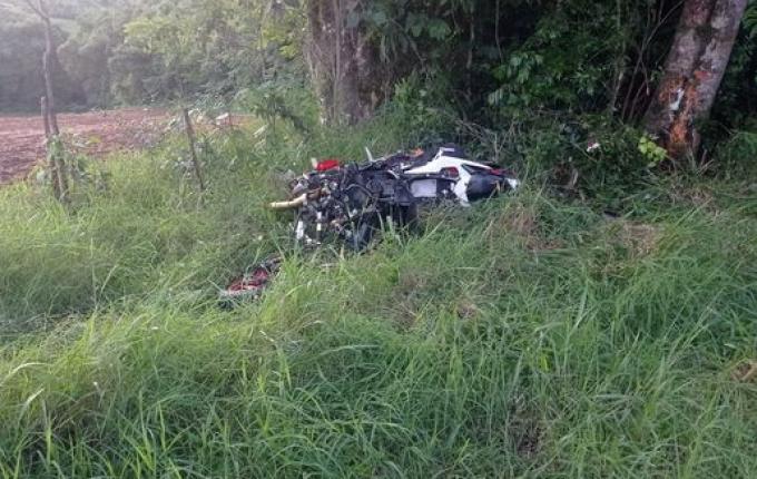 Motociclista morre em saída de pista na SC 497