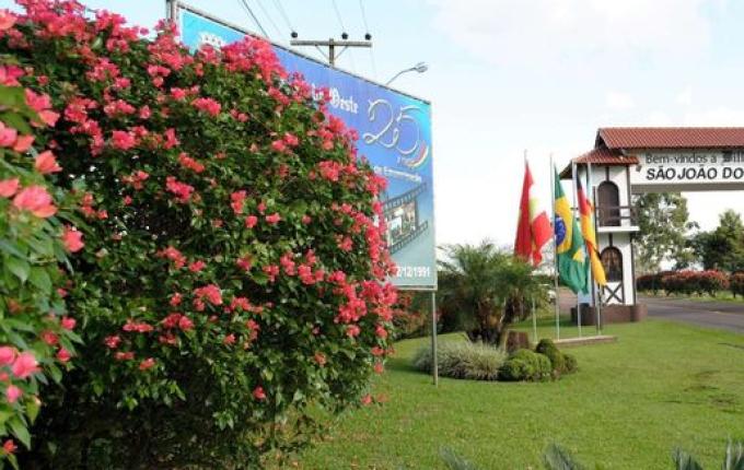 Prefeito de São João do Oeste reduz o próprio salário e de secretários