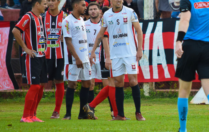 Em jogo de confusão e gol contra, Guarani é superado pelo Cometa