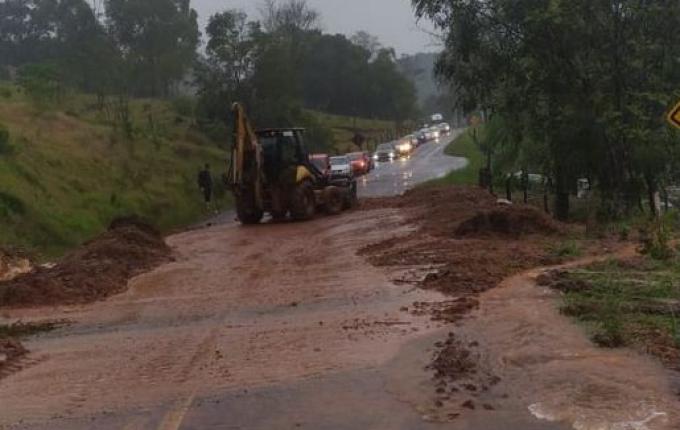 Rodovias estaduais da região estão interditadas visto as fortes chuvas
