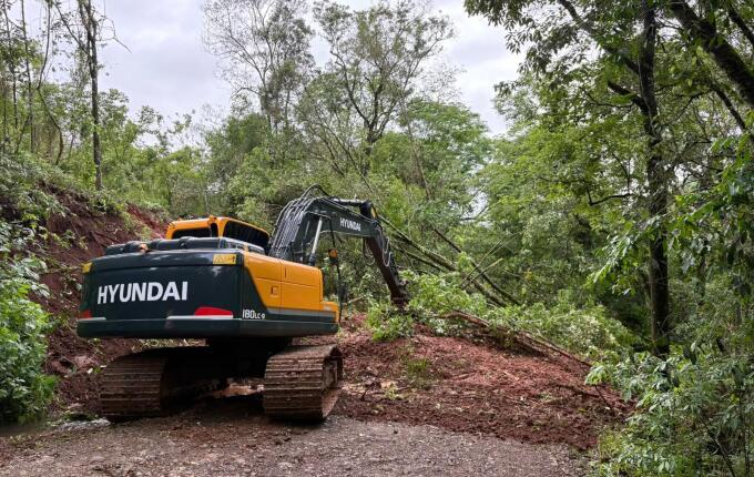 Guaraciaba registra 246 milímetros de chuva em 14 dias e equipes recuperam vias