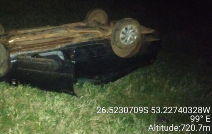 Idoso fica ferido em capotamento de carro em Campo Erê