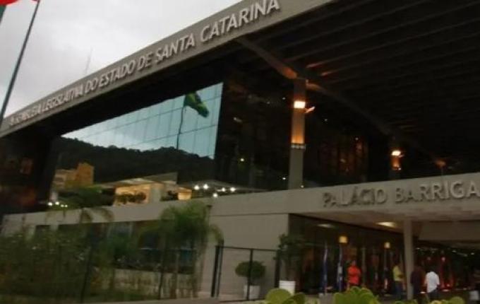 Alesc aprova orçamento de SC para 2026 com R$ 57 bilhões e foco em universidades e estradas