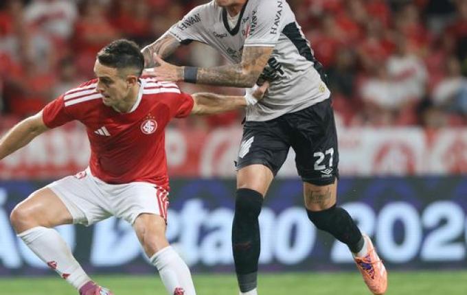 Athletico-PR segura a pressão do Inter e vence na volta à Série A