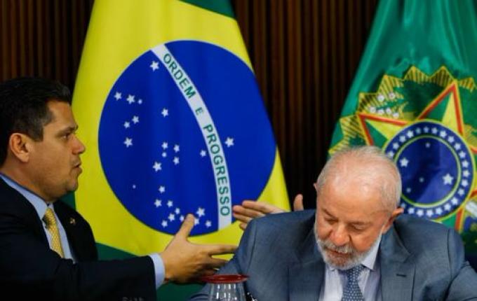 Com posições contrárias, Congresso e Planalto discutem futuro do IOF no Supremo