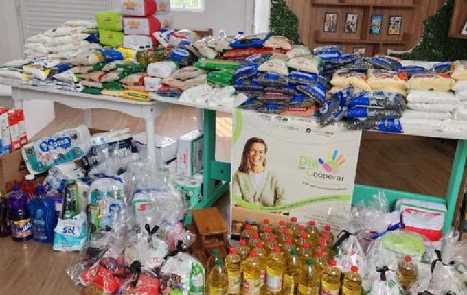 Campanha Dia C de Cooperar entrega mais de 500 itens para APAE de Itapiranga