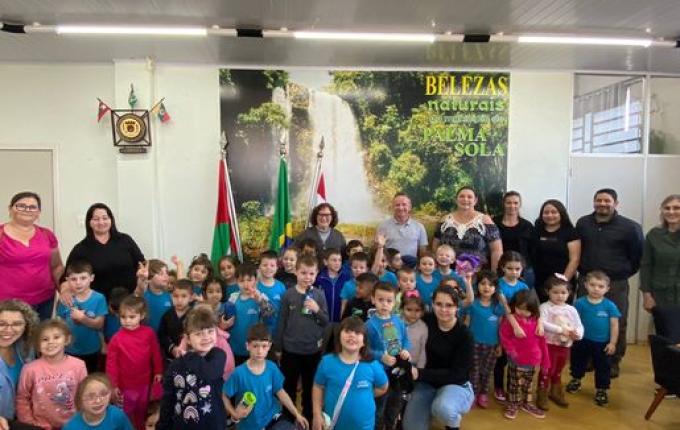 Alunos da escola Xavantes de Anchieta realizam visita ao Parque Augusta Crestani