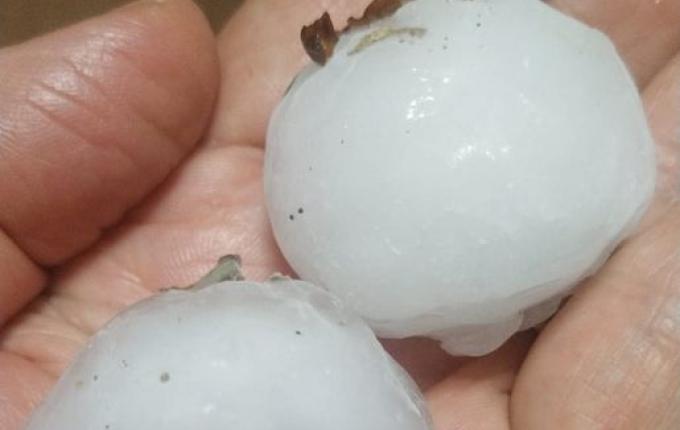 Chuva de granizo causa estragos em Itapiranga