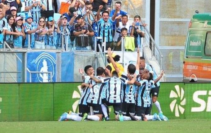 Com Arena lotada, Grêmio vence e é pentacampeão gaúcho