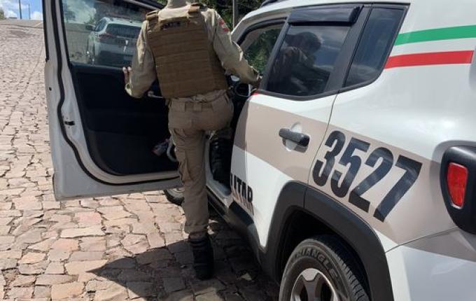 Mulheres entram em luta corporal após divergência sobre limpeza de casa