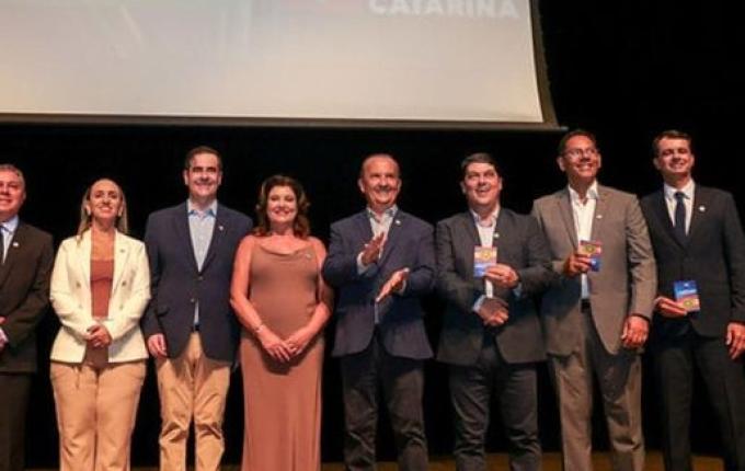 Novos secretários tomam posse no governo Jorginho Mello em SC