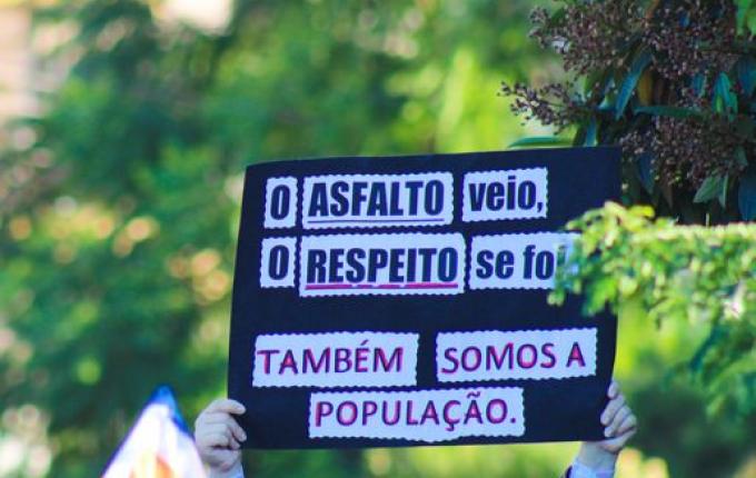 Servidores Públicos Municipais fazem protesto em frente a prefeitura