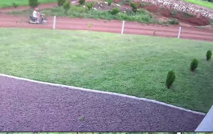 Jovem desaparecida é encontrada caída com ferimentos na cabeça