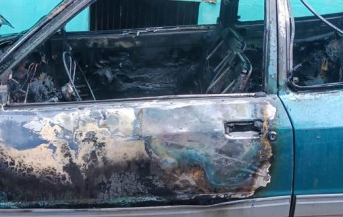 Parte interna de veículo é consumida pelo fogo em São José do Cedro