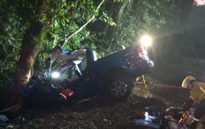 Motorista fica preso às ferragens após acidente na BR-282