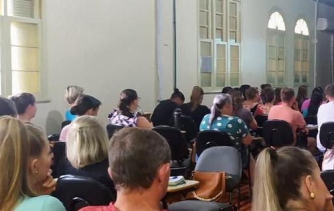 CRE de Itapiranga promove capacitação de professores para atuarem na educação especial