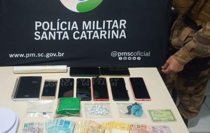 Mulher é presa pelo crime de tráfico de drogas em São Miguel do Oeste