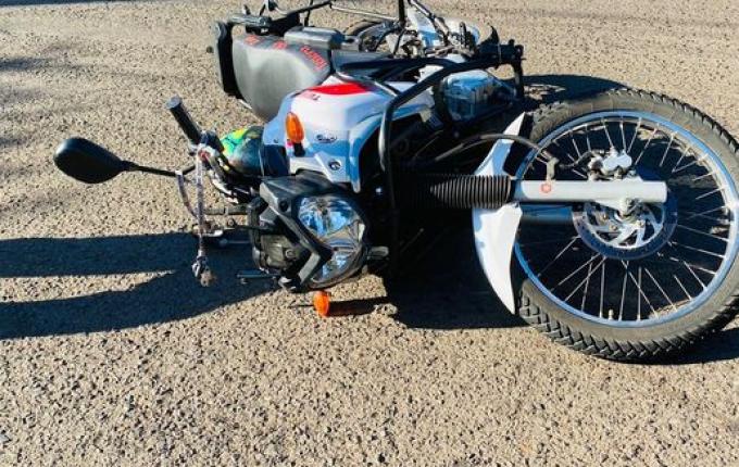 Colisão traseira deixa motociclista ferido em Itapiranga