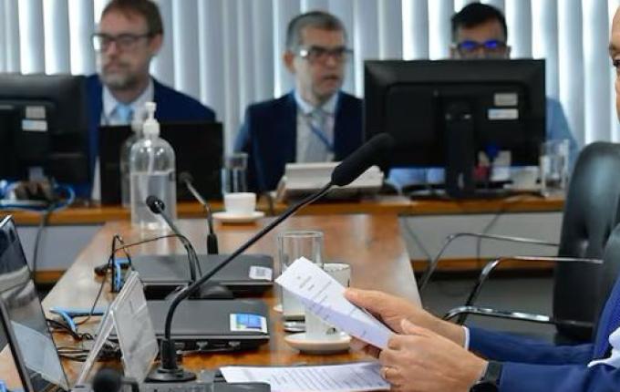 Prévia do Orçamento indica aumento do salário mínimo para R$ 1.502 em 2025