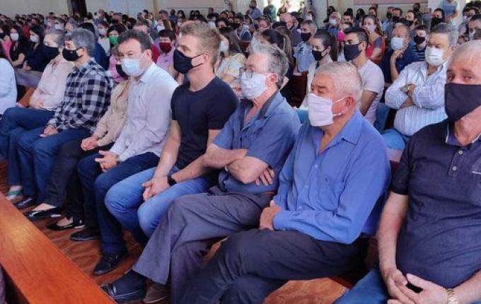 VÍDEO: fiéis participam da missa em honra a Nossa Senhora de Aparecida