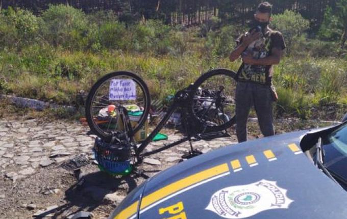 PRF presta auxílio a ciclista colombiano na BR-282