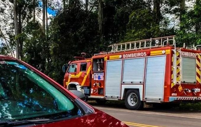 Incêndio atinge carro em SMOeste e suspeita é de crime