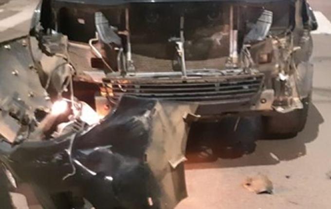 Entregador fica ferido em colisão entre caminhonete e moto no centro de Itapiranga