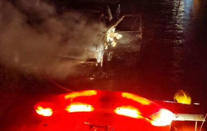 Incêndio destrói caminhonete na BR-282 em Iraceminha