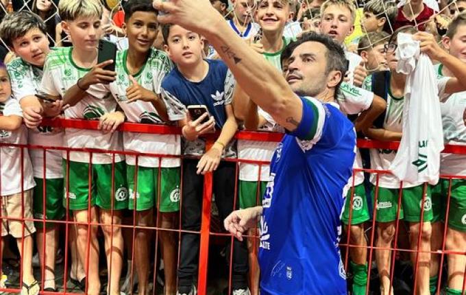 Falcão brilha em São Miguel do Oeste em jogo das lendas com Sotilli