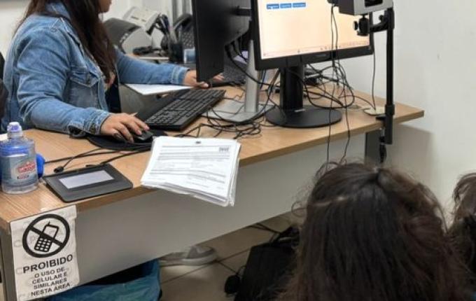 Com transporte gratuito, mutirão da PF em SMO beneficia mais de 150 imigrantes